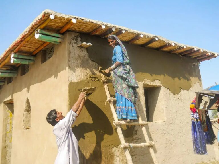 Yasmeen Laris Zero-Carbon-Architektur: flutresistente Häuser in Selbstbauweise in Sindh, Pakistan, seit 2010
© Archiv Yasmeen Lari