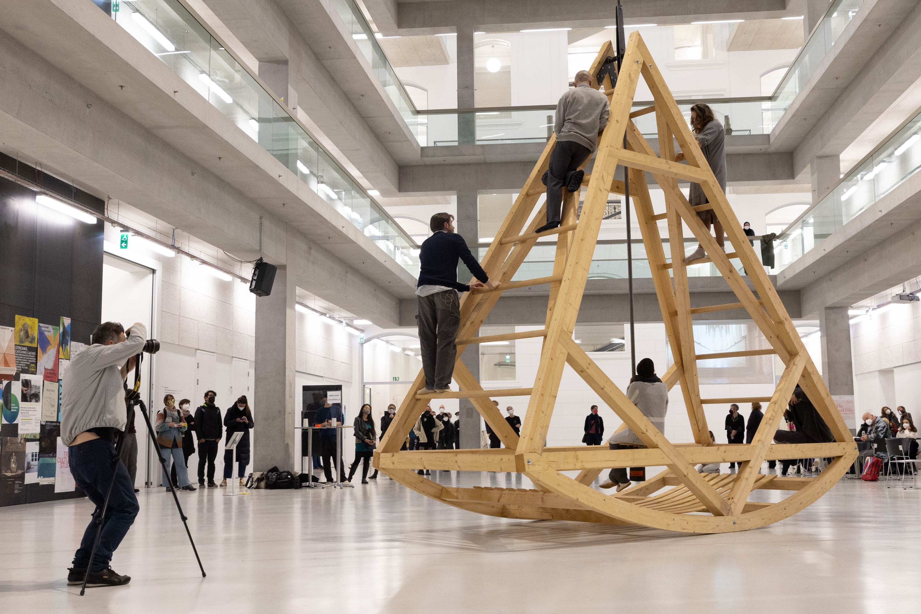 Vienna Art Week / Universität für angewandte Kunst Wien: Barbis Ruder: A – ein Dreikörper Problem (16.11.2021) Foto: eSeL.at - Lorenz Seidler