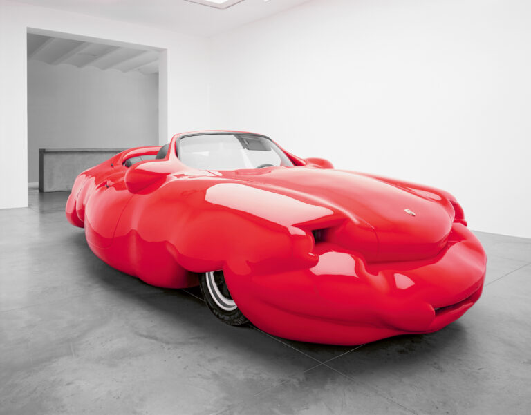 Erwin Wurm Fat Convertible, 2005 130 × 480 × 237 cm, Mischtechnik © Erwin Wurm / Bildrecht, Wien 2024 Foto: Vincent Everarts