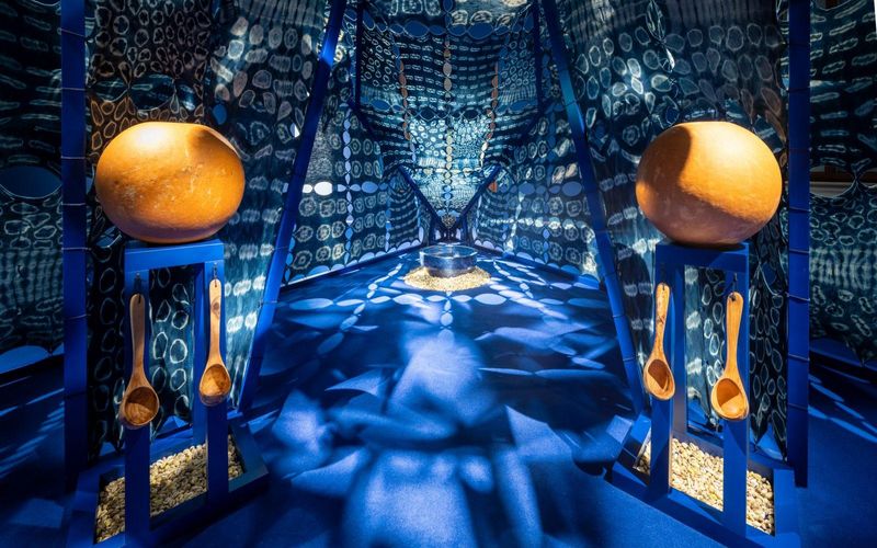 OMI: Yemoja Temple in der Sonderausstellung Tabita Rezaire. Calabash Nebula, Saalansicht. © KHM-Museumsverband, Weltmuseum Wien